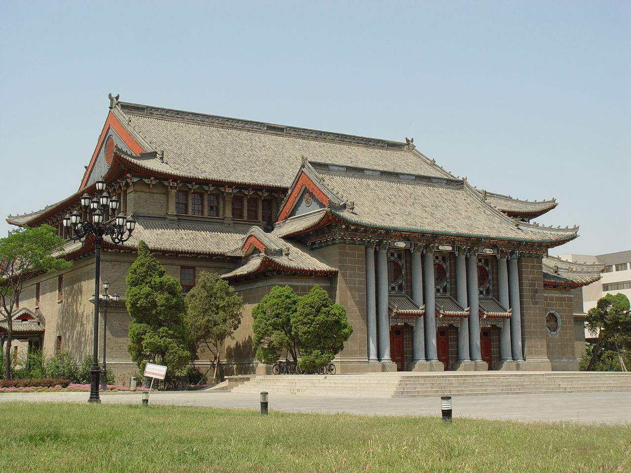 Postgraduate-educating Base Built by the Graduate School of "the Two Academies" and Henan University