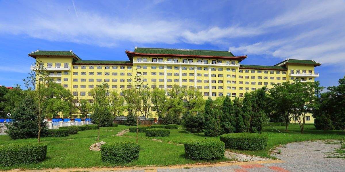 Harbin Medical University delegation attend the Forum on New Trends in Medical Education
