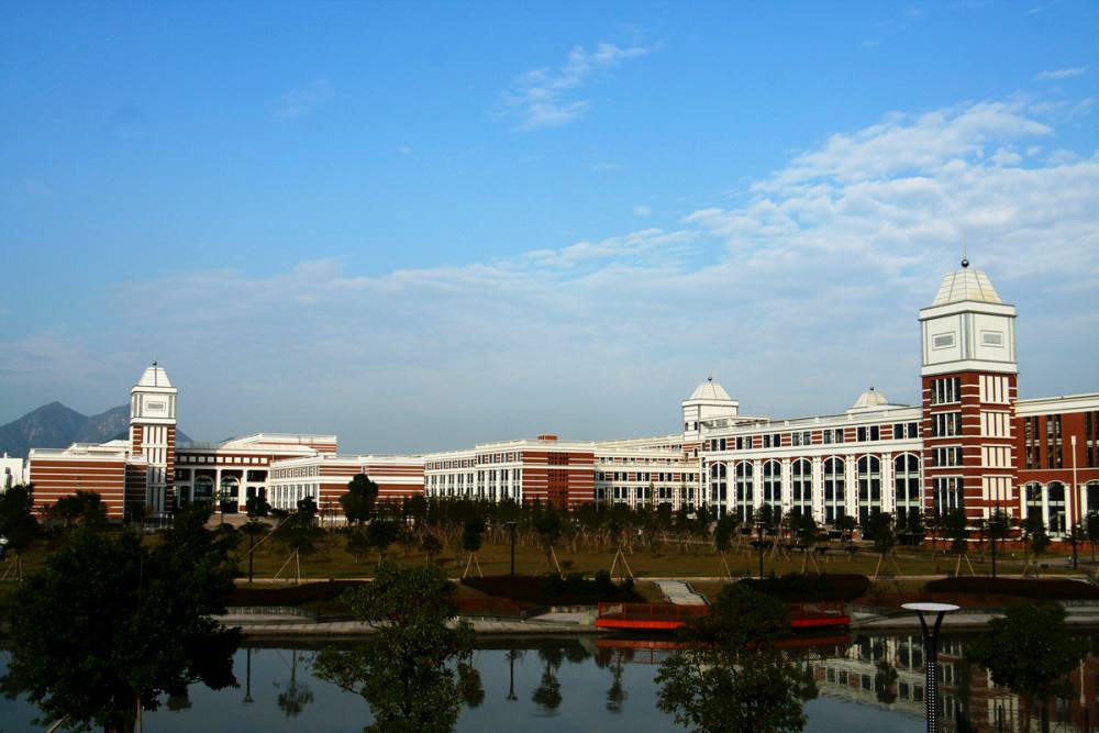 Unveiling Ceremony of Confucius Institute of Burapha Univeristy Held