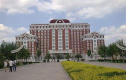 The school gate of Xi'an International Studies University